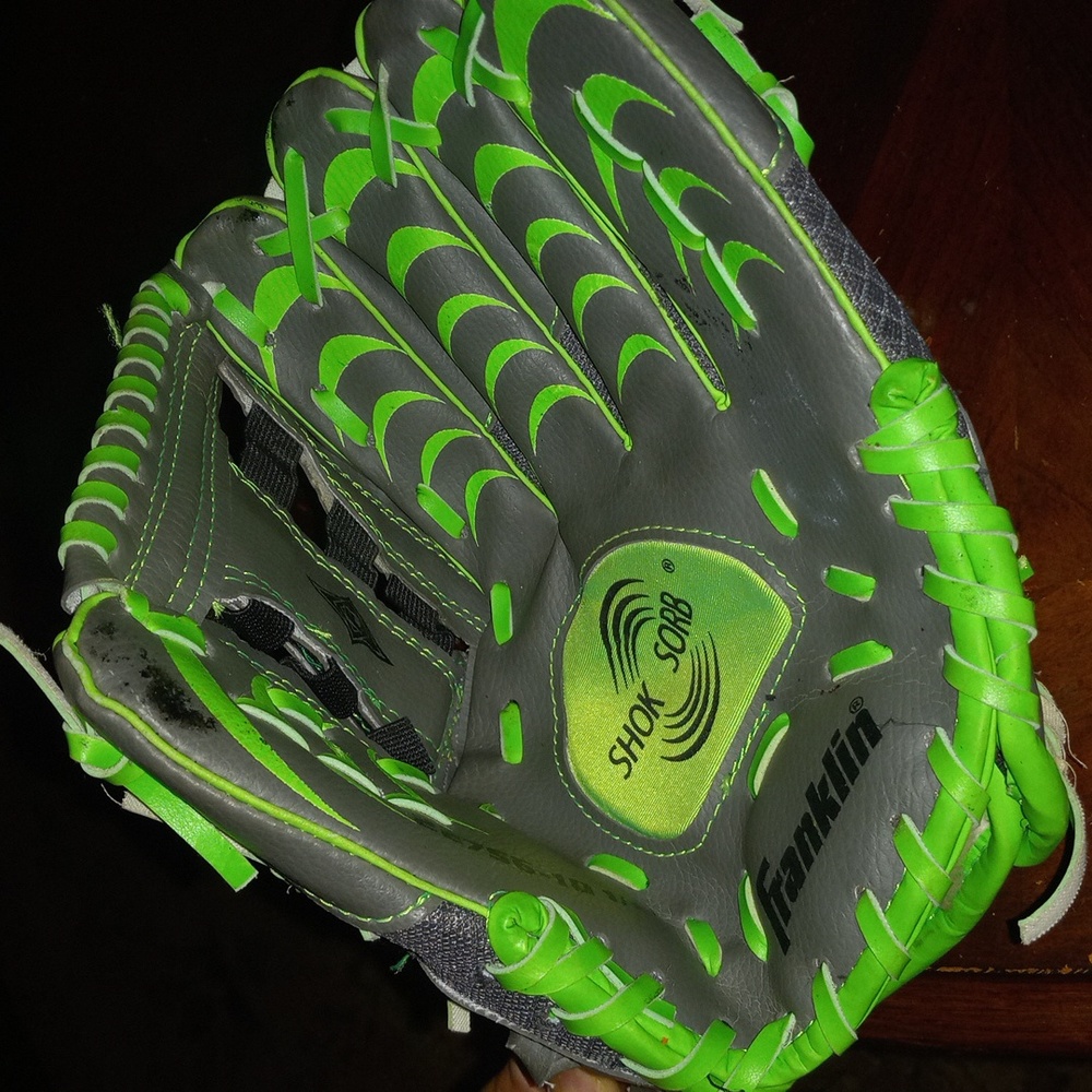 ❤️ FINAL REDUCTION. Youth Baseball Glove Right Hand Throw